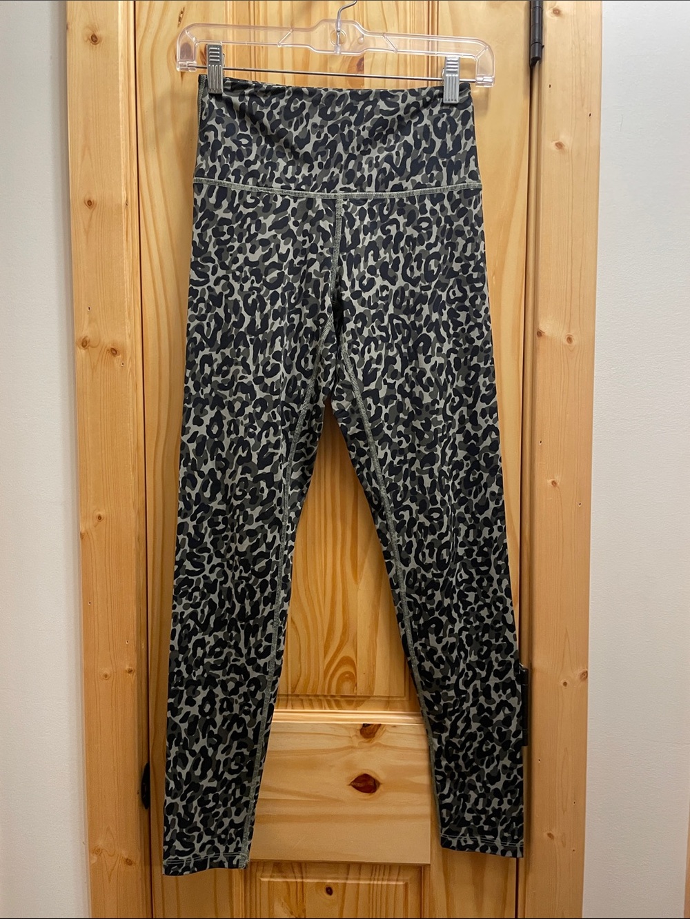 PINK Ultimate Leggings (size small)